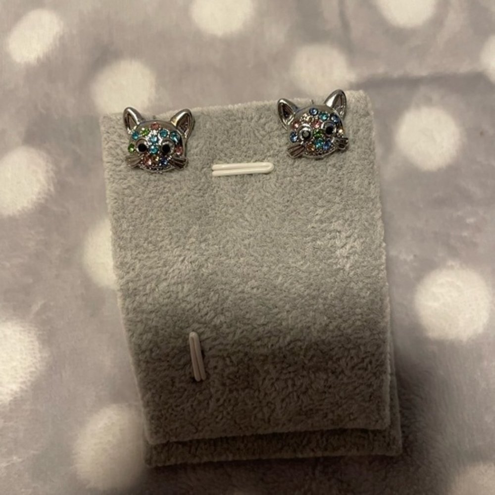 Sweet and Exquisite Pure Color Cute Cat earrings